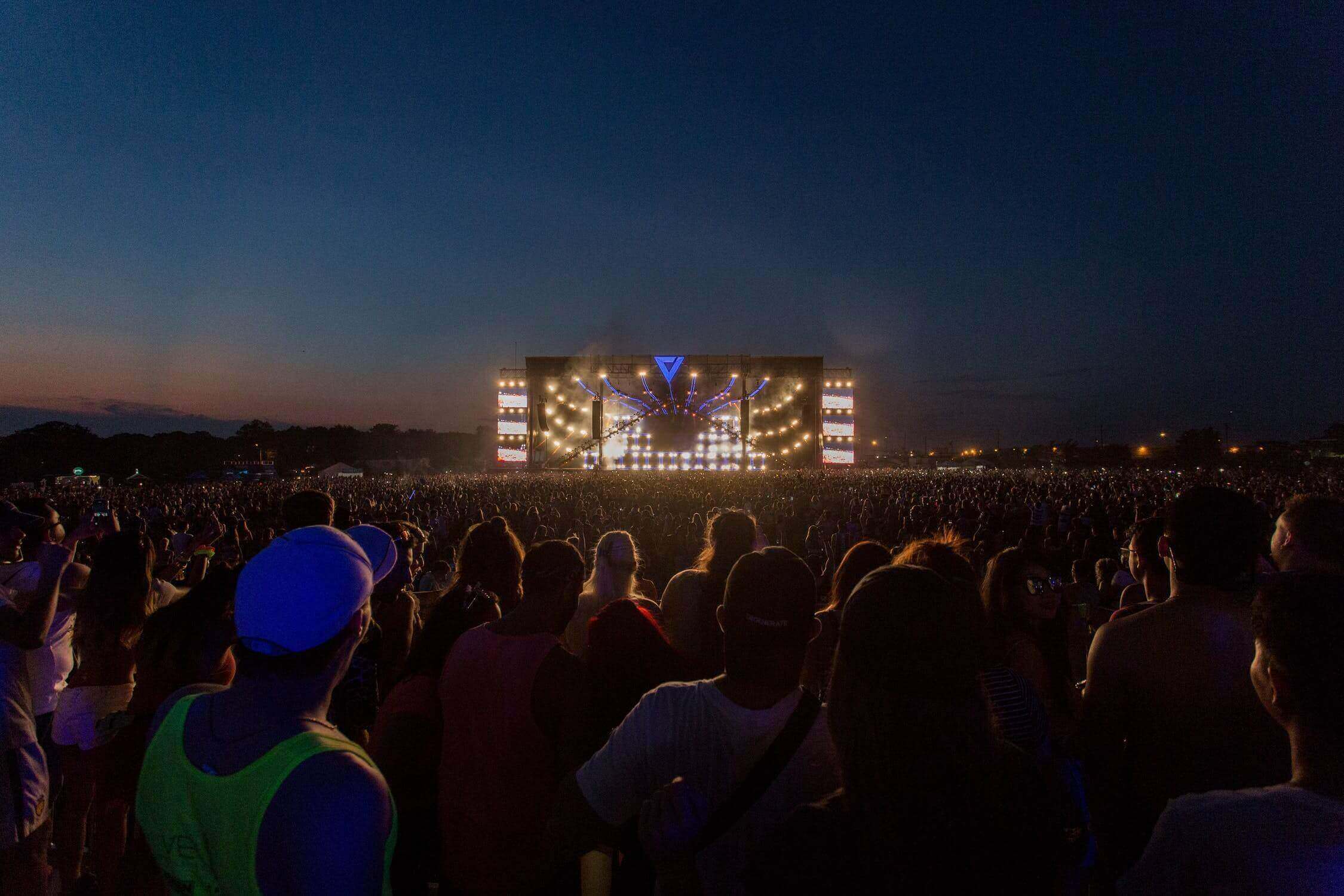 Large crowd at music festival